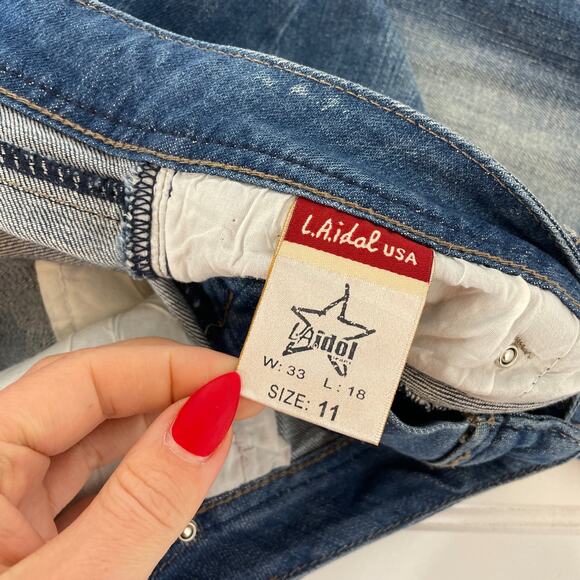 L.A. Idol Women’s Medium Wash Mid Rise Studded Capri Size Large - Picture 5 of 8